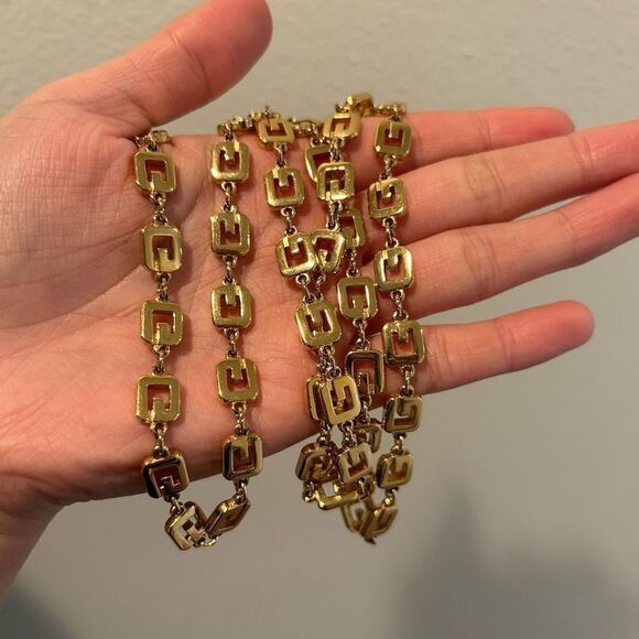 GIVENCHY: Gold Metal (G)Links Long Necklace (os) - Picture 9 of 10